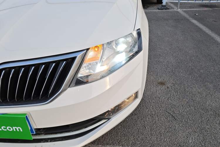 Used Skoda Rapid 2018 1.6L Manual Comfort Edition Left Front Headlight