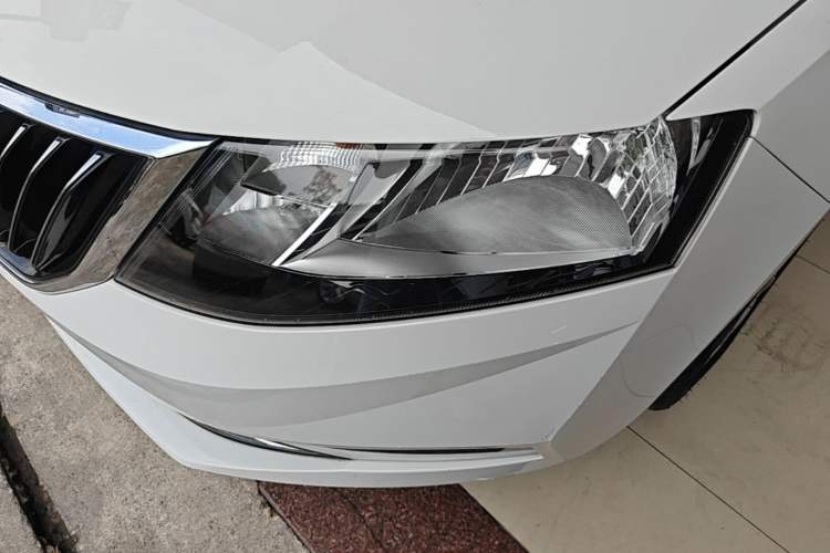 Used Skoda Rapid 2018 1.6L Automatic Comfort Edition Left Front Headlight