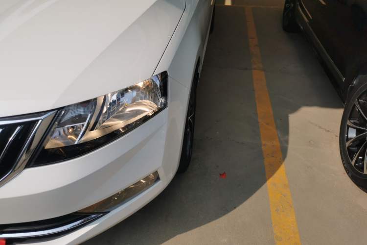 Used Skoda Rapid 2018 1.6L Automatic Comfort Edition Left Front Headlight