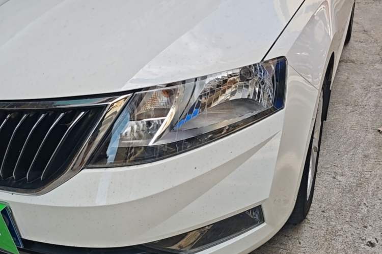 Used Skoda Rapid 2018 1.6L Automatic Comfort Edition Left Front Headlight