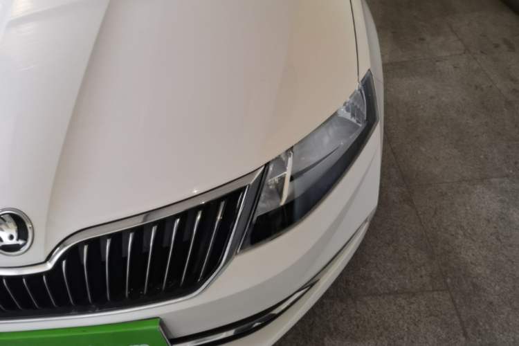 Used Skoda Rapid 2018 1.6L Automatic Comfort Edition Left Front Headlight