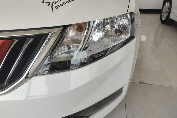 Used Skoda Rapid 2018 1.6L Automatic Comfort Edition Left Front Headlight