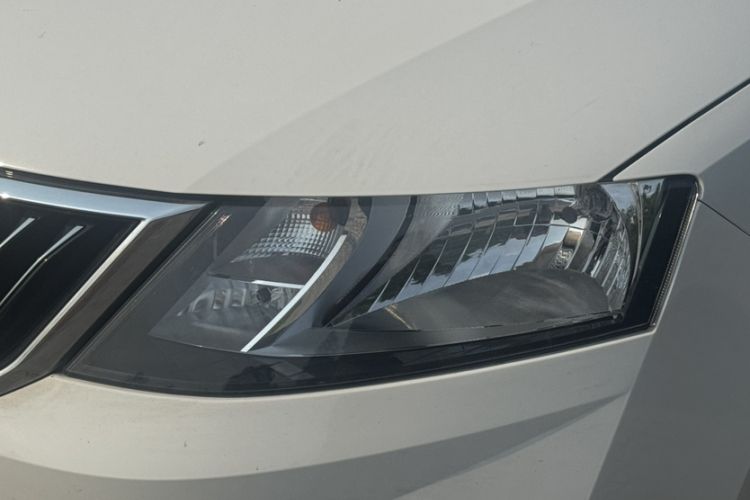 Used Skoda Rapid 2018 1.6L Automatic Comfort Edition Left Front Headlight