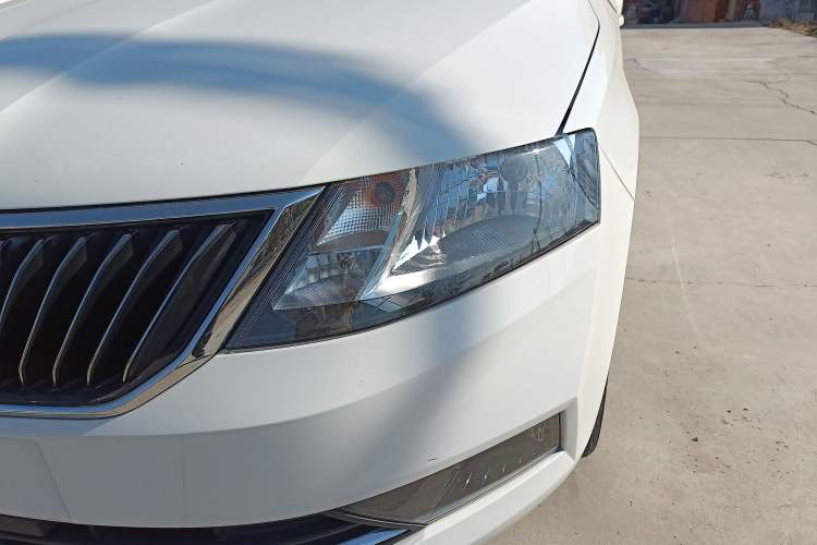 Used Skoda Rapid 2018 1.6L Automatic Comfort Edition Left Front Headlight