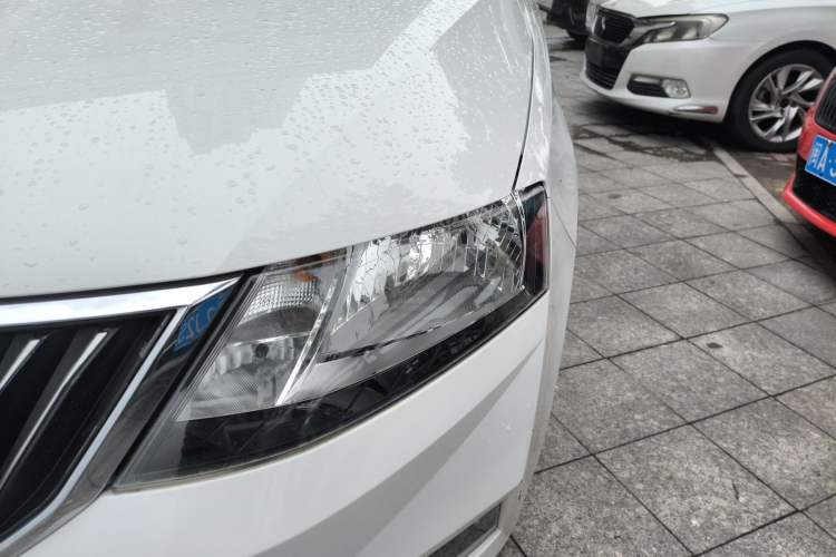 Used Skoda Rapid 2018 1.6L Automatic Comfort Edition Left Front Headlight
