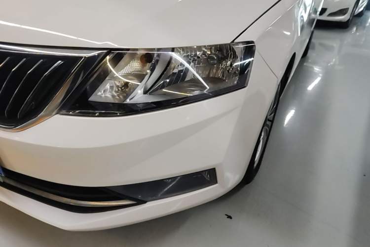 Used Skoda Rapid 2018 1.4L Manual Comfort Edition Left Front Headlight