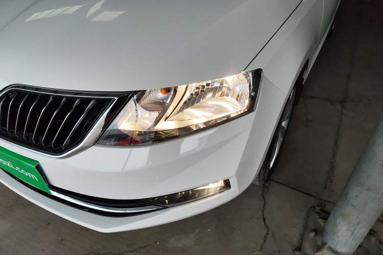 Used Skoda Rapid 2018 1.6L Manual Comfort Edition Left Front Headlight