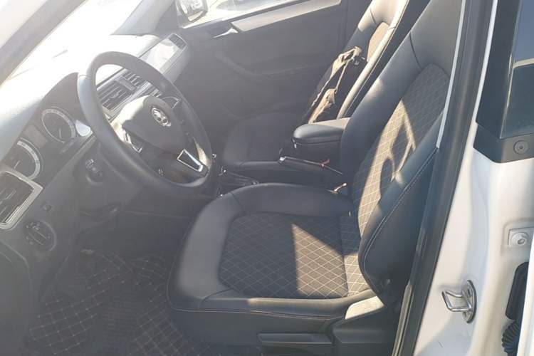 Used Skoda Rapid 2018 1.6L Automatic Comfort Edition Left Front Seat