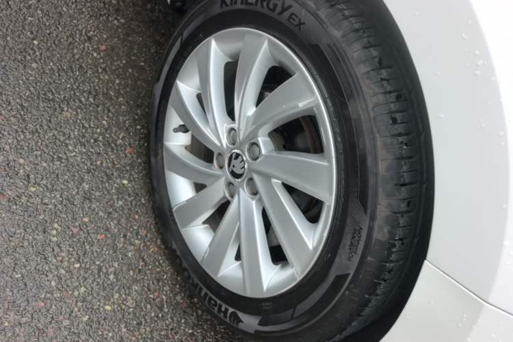 Used Skoda Rapid 2018 1.6L Automatic Comfort Edition Left Front Wheel Hub
