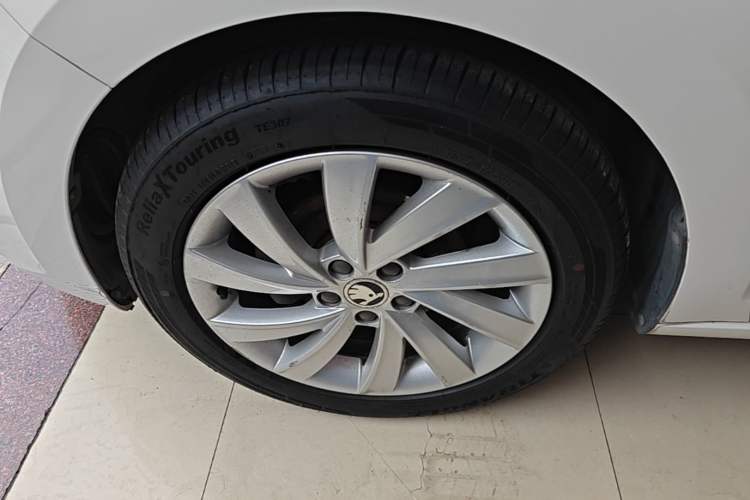 Used Skoda Rapid 2018 1.6L Automatic Comfort Edition Left Front Wheel Hub