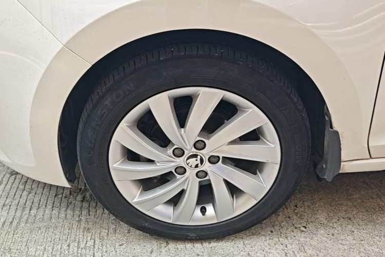 Used Skoda Rapid 2018 1.6L Automatic Comfort Edition Left Front Wheel Hub