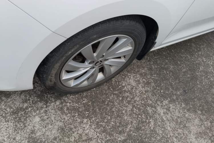 Used Skoda Rapid 2018 1.6L Automatic Comfort Edition Left Front Wheel Hub