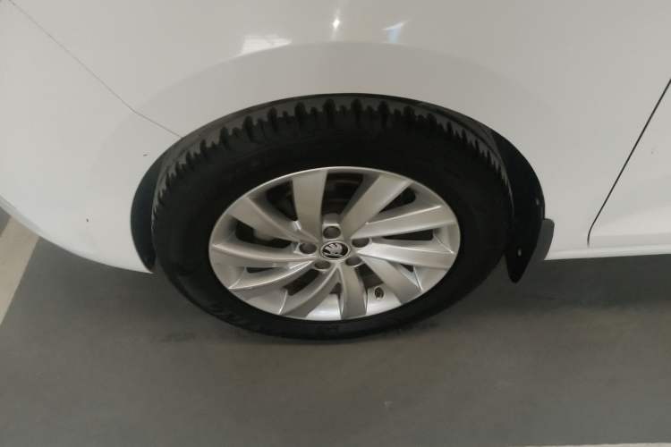 Used Skoda Rapid 2018 1.6L Manual Comfort Edition Left Front Wheel Hub