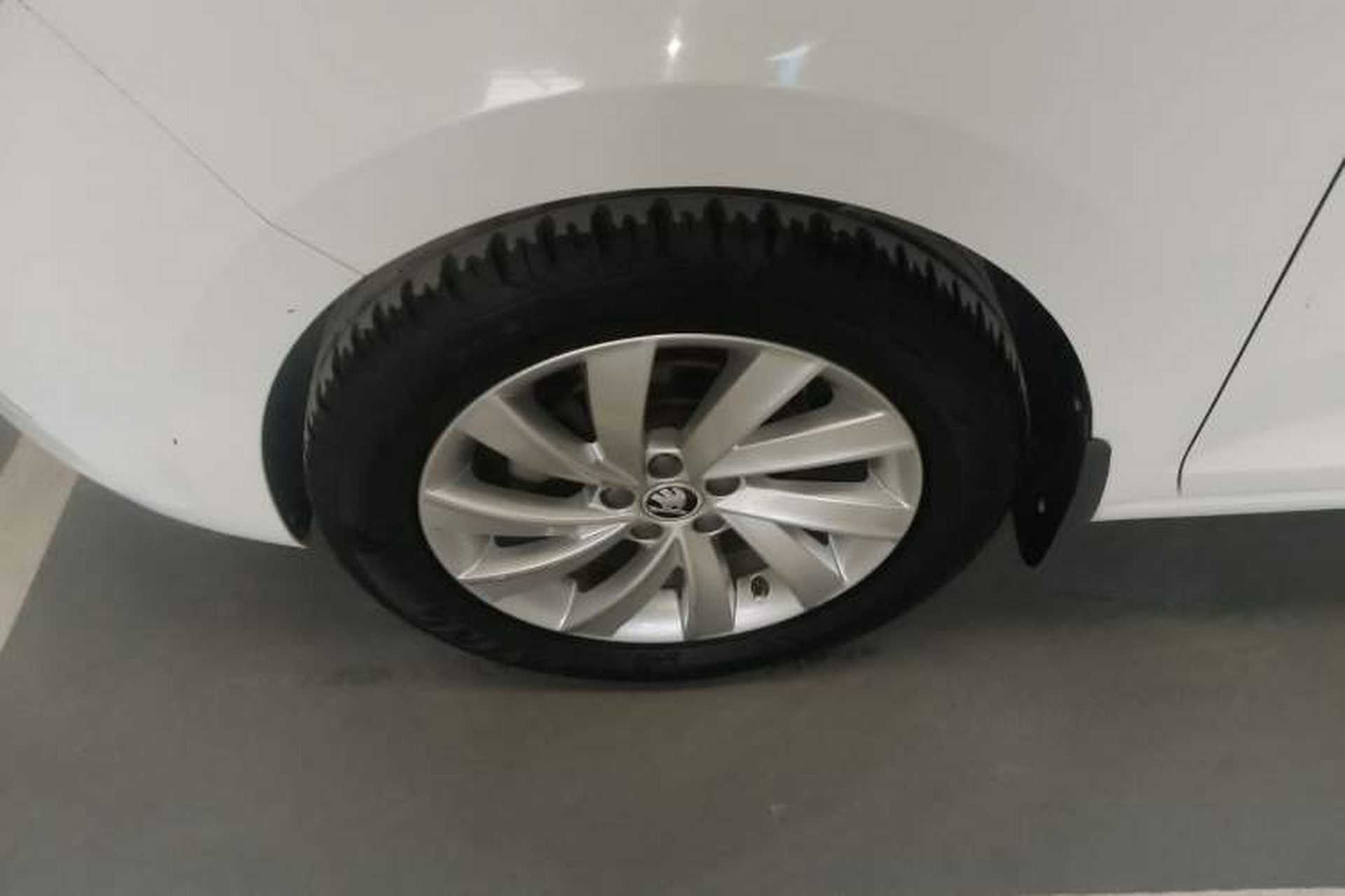 Used Skoda Rapid 2018 1.6L Manual Comfort Edition Left Front Wheel Hub