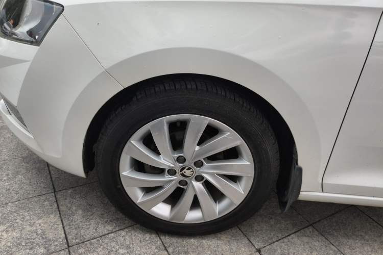 Used Skoda Rapid 2018 1.6L Automatic Comfort Edition Left Front Wheel Hub