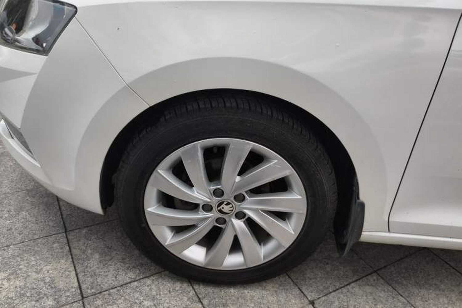 Used Skoda Rapid 2018 1.6L Automatic Comfort Edition Left Front Wheel Hub