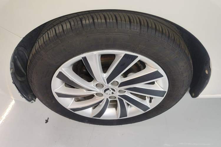 Used Skoda Rapid 2018 1.4L Manual Comfort Edition Left Front Wheel Hub
