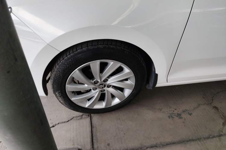 Used Skoda Rapid 2018 1.6L Manual Comfort Edition Left Front Wheel Hub