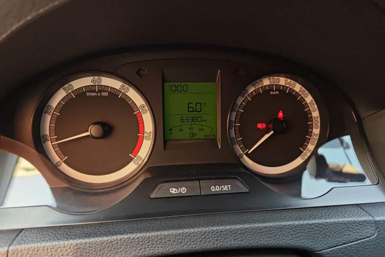 Used Skoda Rapid 2018 1.6L Manual Standard Edition Odometer Close Up