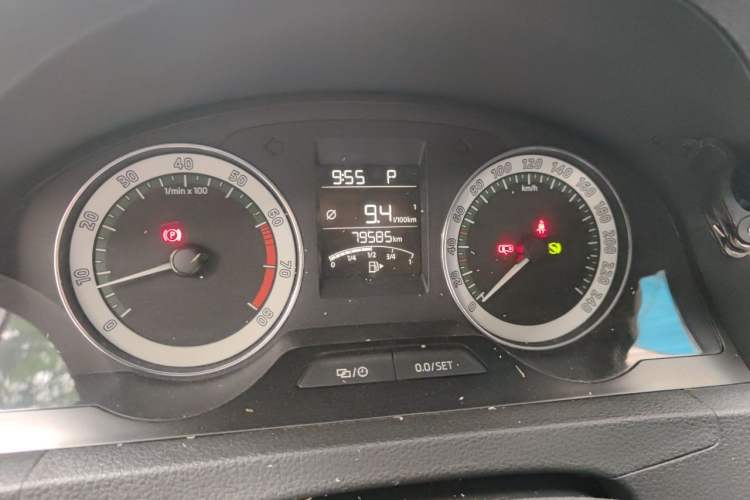 Used Skoda Rapid 2018 1.6L Automatic Comfort Edition Odometer Close Up