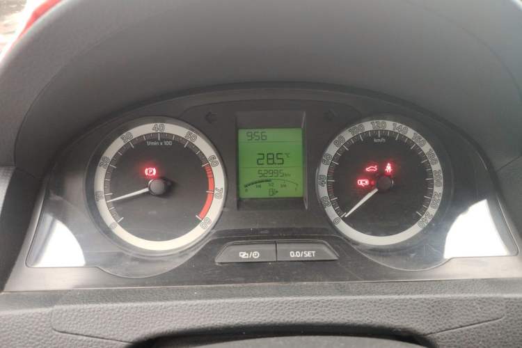 Used Skoda Rapid 2018 1.6L Manual Standard Edition Odometer Close Up