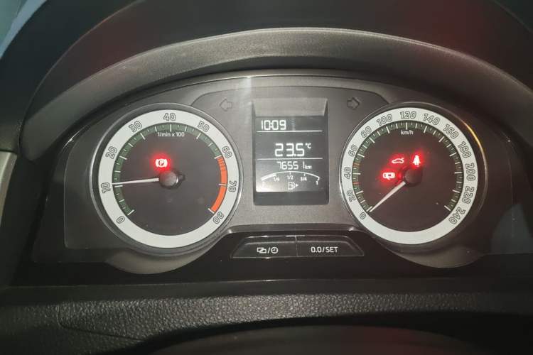 Used Skoda Rapid 2018 1.6L Manual Comfort Edition Odometer Close Up