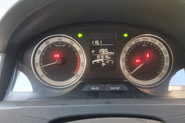 Used Skoda Rapid 2018 1.6L Manual Comfort Edition Odometer Close Up