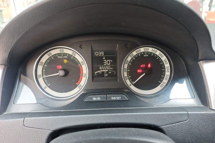 Used Skoda Rapid 2018 1.6L Manual Comfort Edition Odometer Close Up