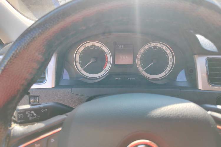 Used Skoda Rapid 2018 1.6L Manual Comfort Edition Odometer Close Up