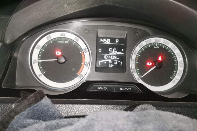 Used Skoda Rapid 2018 1.6L Automatic Comfort Edition Odometer Close Up