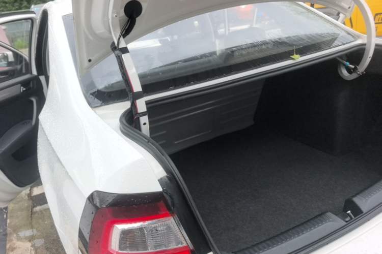 Used Skoda Rapid 2018 1.6L Automatic Comfort Edition Rear Left 45 Deg