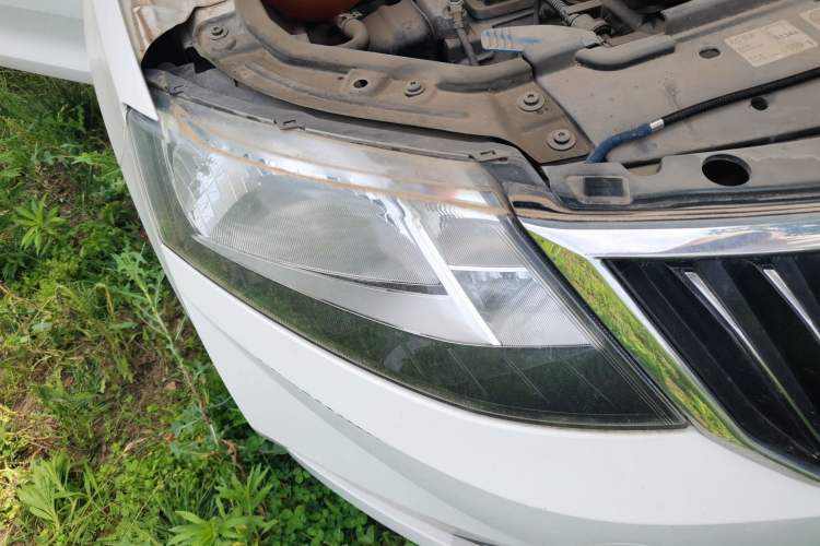 Used Skoda Rapid 2018 1.6L Automatic Comfort Edition Right Front Headlight