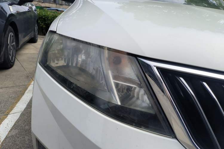 Used Skoda Rapid 2018 1.6L Automatic Comfort Edition Right Front Headlight