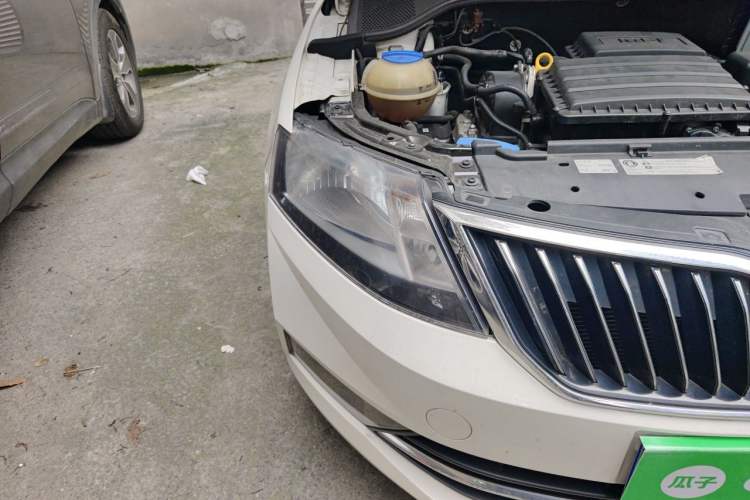 Used Skoda Rapid 2018 1.6L Automatic Comfort Edition Right Front Headlight