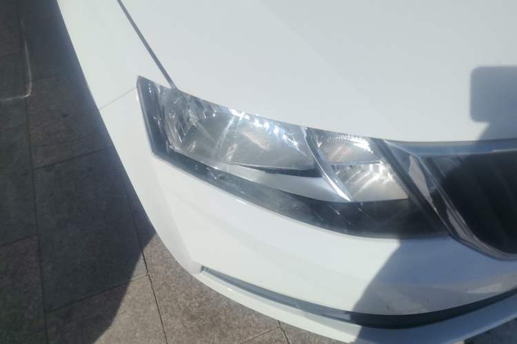 Used Skoda Rapid 2018 1.4L Manual Standard Edition Right Front Headlight