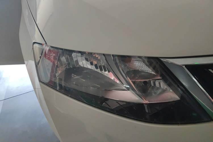 Used Skoda Rapid 2018 1.6L Automatic Comfort Edition Right Front Headlight