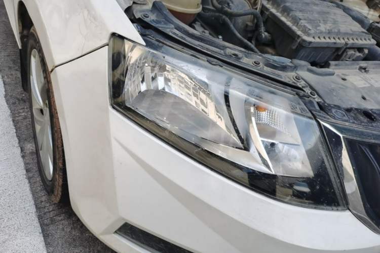 Used Skoda Rapid 2018 1.6L Manual Comfort Edition Right Front Headlight