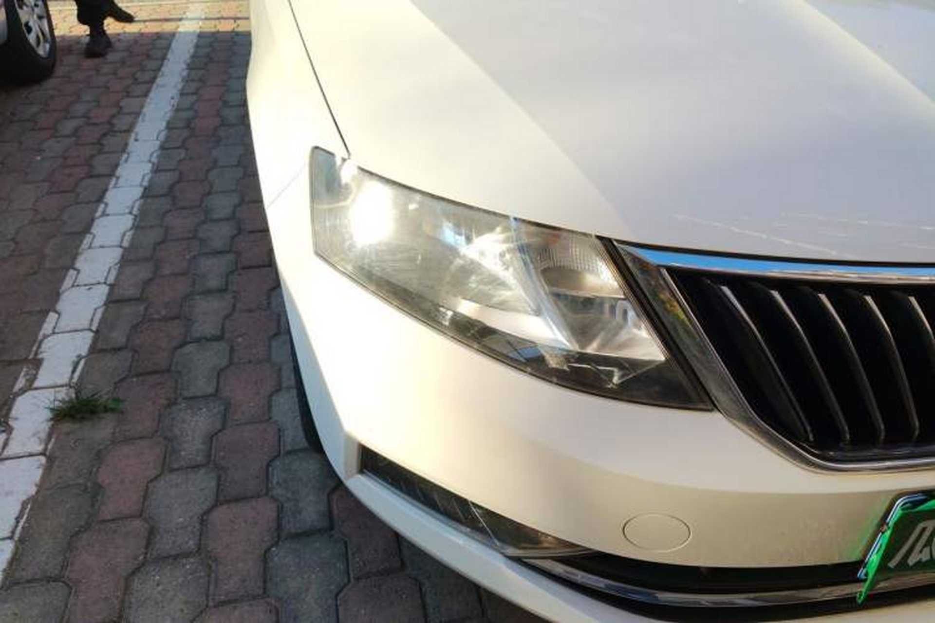 Used Skoda Rapid 2018 1.6L Manual Comfort Edition Right Front Headlight