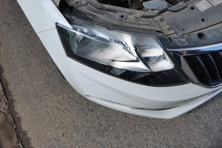 Used Skoda Rapid 2018 1.6L Manual Comfort Edition Right Front Headlight