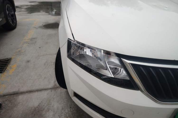 Used Skoda Rapid 2018 1.6L Manual Standard Edition Right Front Headlight
