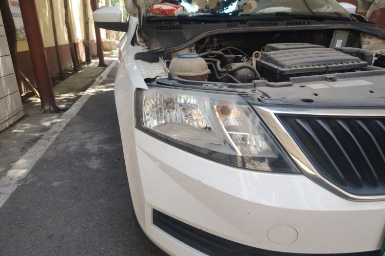 Used Skoda Rapid 2018 1.4L Manual Standard Edition Right Front Headlight