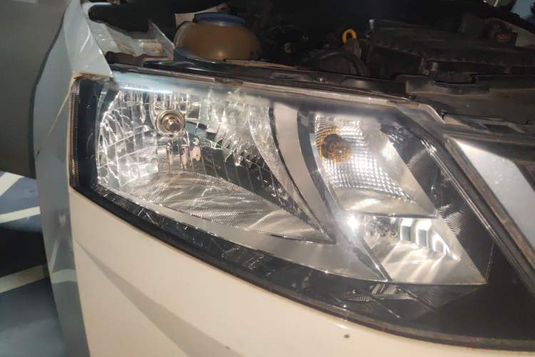 Used Skoda Rapid 2018 1.6L Manual Standard Edition Right Front Headlight