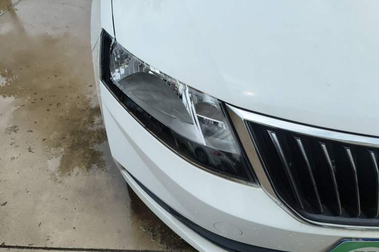 Used Skoda Rapid 2018 1.4L Manual Standard Edition Right Front Headlight