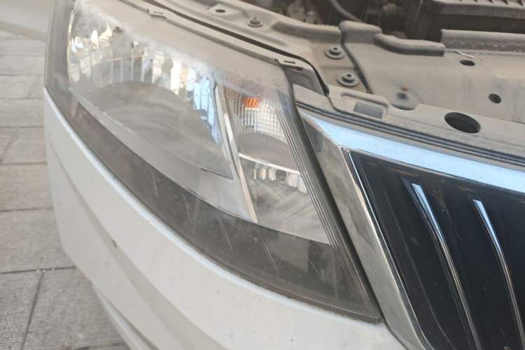 Used Skoda Rapid 2018 1.6L Manual Comfort Edition Right Front Headlight