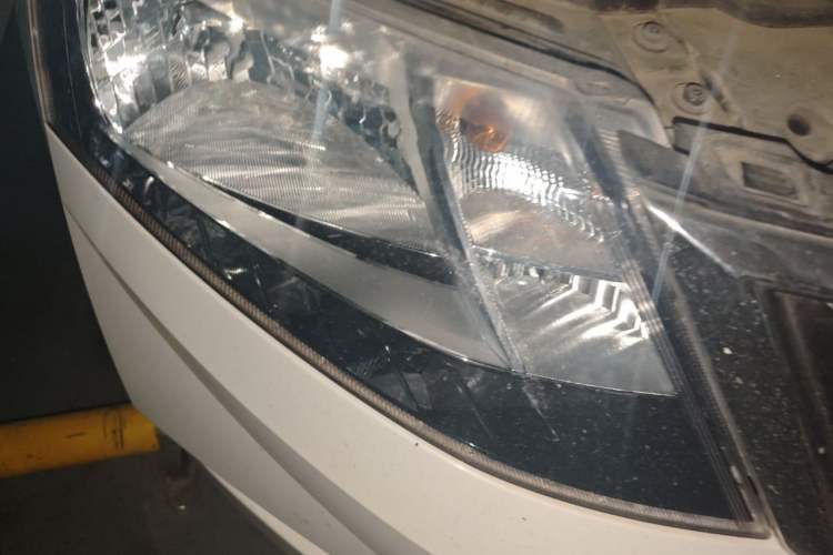 Used Skoda Rapid 2018 1.6L Manual Comfort Edition Right Front Headlight