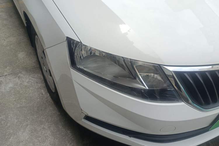 Used Skoda Rapid 2018 1.6L Manual Standard Edition Right Front Headlight