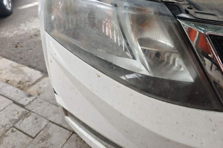 Used Skoda Rapid 2018 1.6L Manual Comfort Edition Right Front Headlight