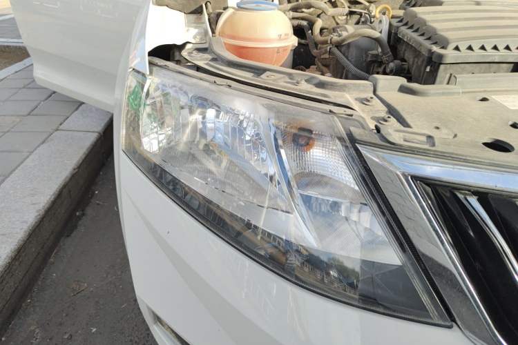 Used Skoda Rapid 2018 1.6L Manual Comfort Edition Right Front Headlight