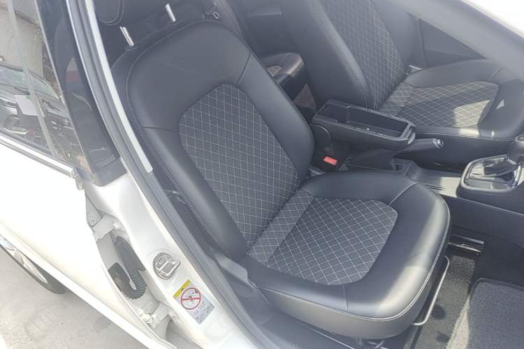 Used Skoda Rapid 2018 1.6L Automatic Comfort Edition Right Front Seat