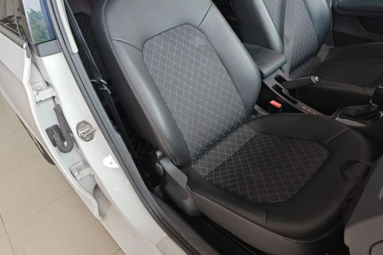Used Skoda Rapid 2018 1.6L Automatic Comfort Edition Right Front Seat